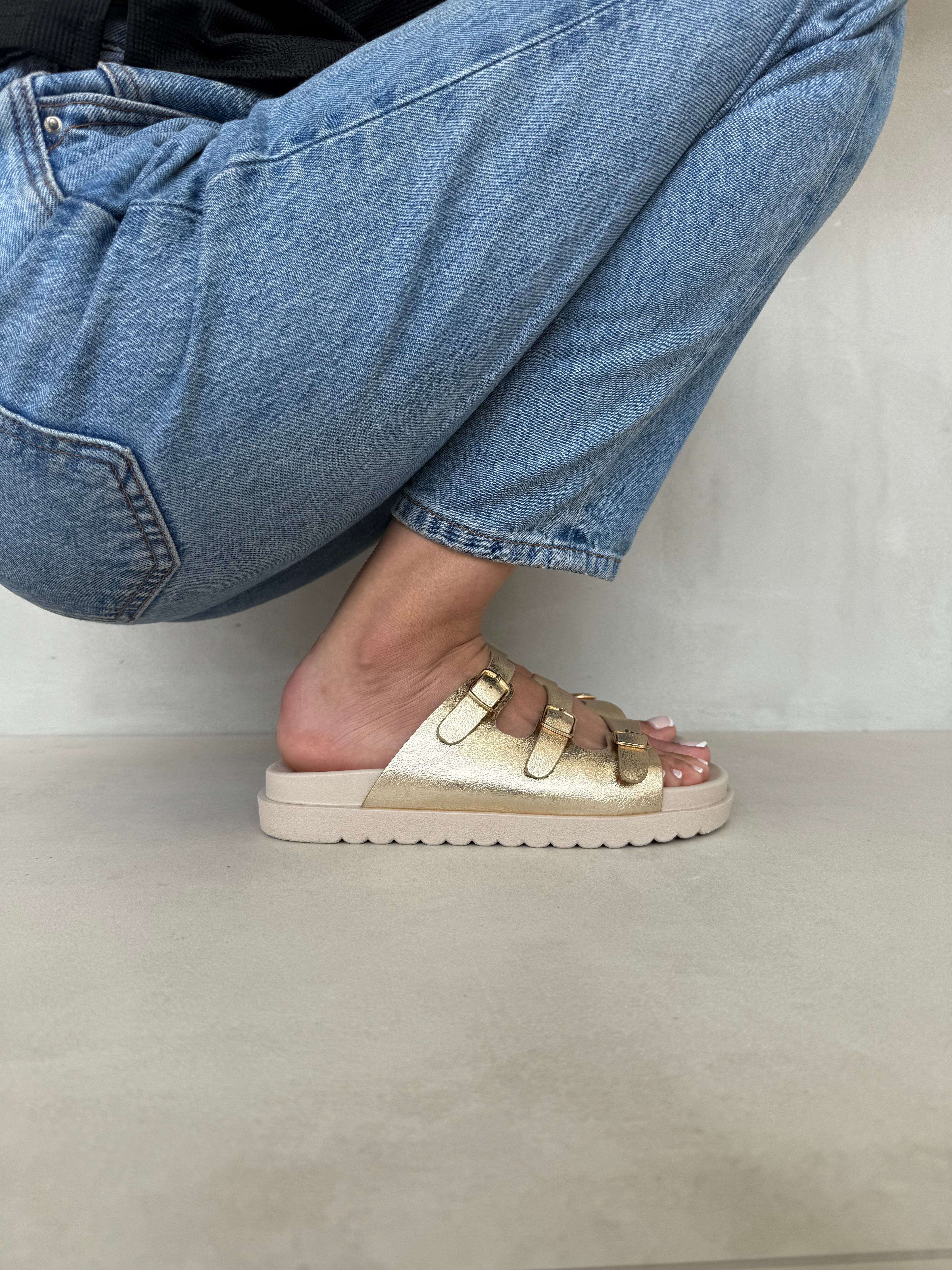 Sandalias Doradas Con Hebillas Metálicas 14421 Brillo Y Confort Para Cada Paso Todo Día