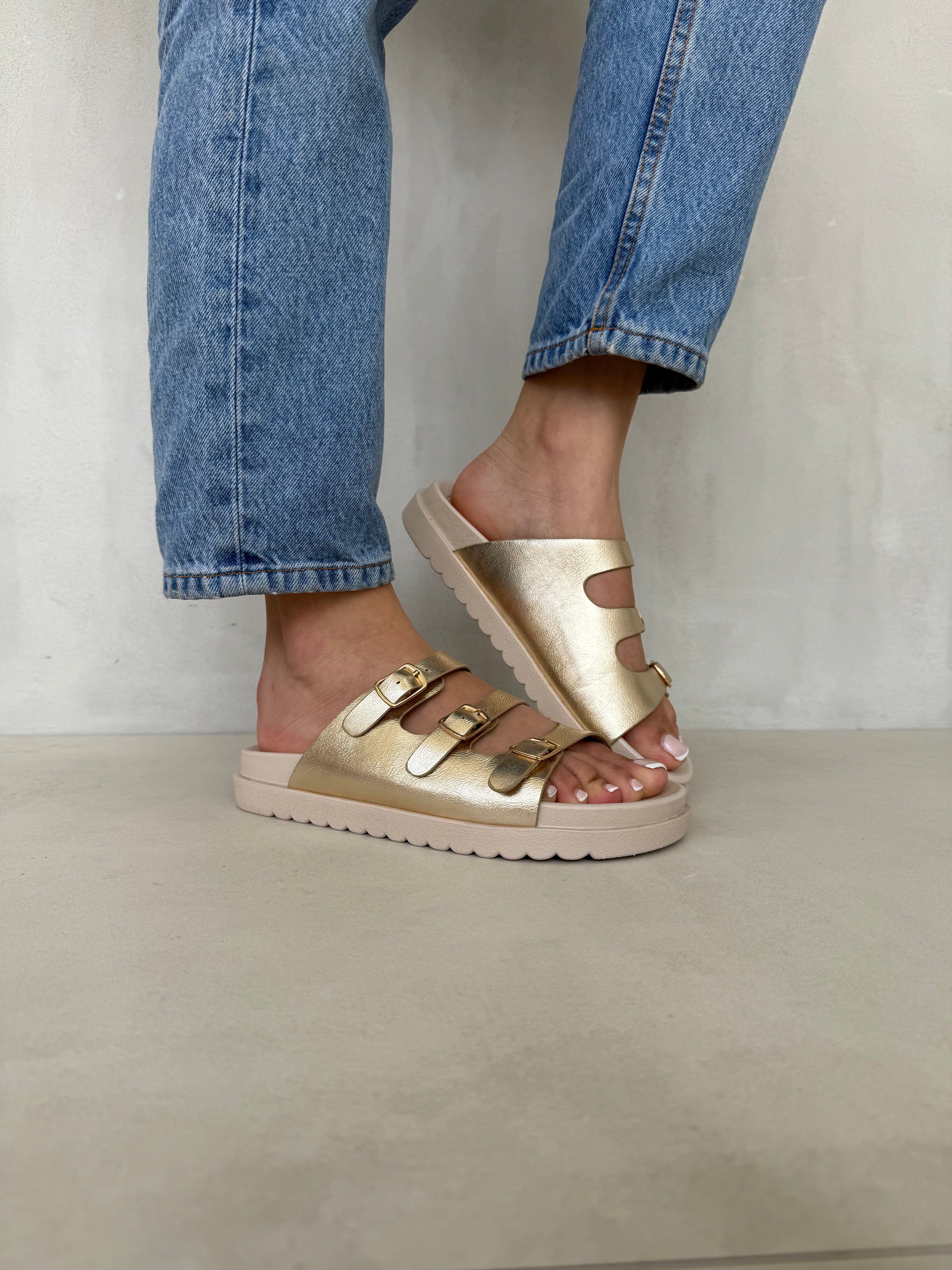 Sandalias Doradas Con Hebillas Metálicas 14421 Brillo Y Confort Para Cada Paso Todo Día