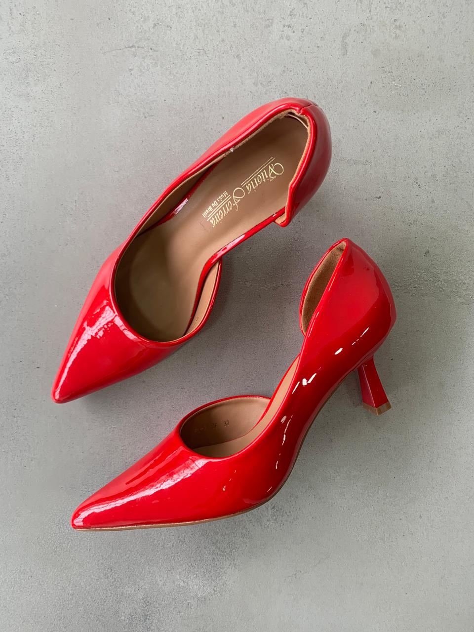 Zapatos De Tacón Punta Fina Rojo Charol 14425 Estilo Icónico Y Sofisticado Con Tacón Medio Aporta Confianza