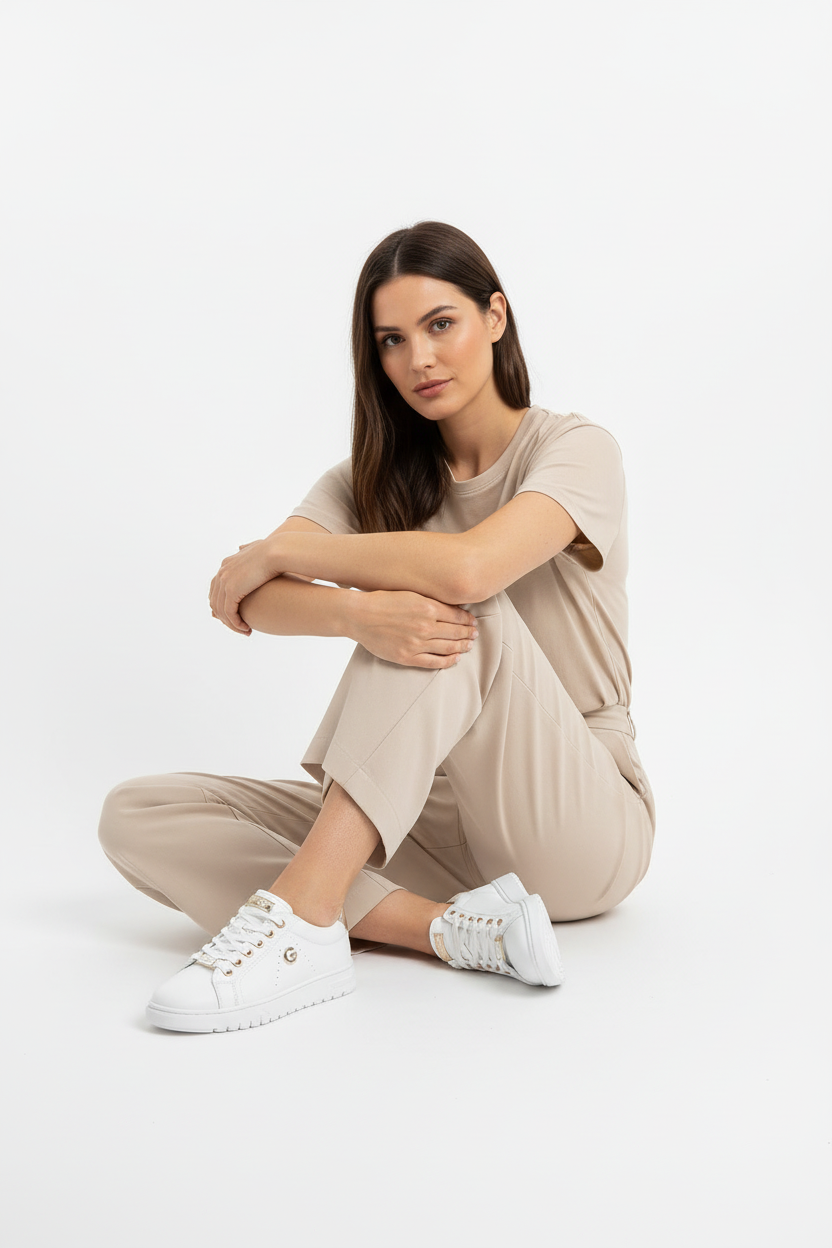 Zapatillas Blancas con Detalles Dorados, Acabado Liso y Silueta Court, Estilo Casual Minimalista - 14660